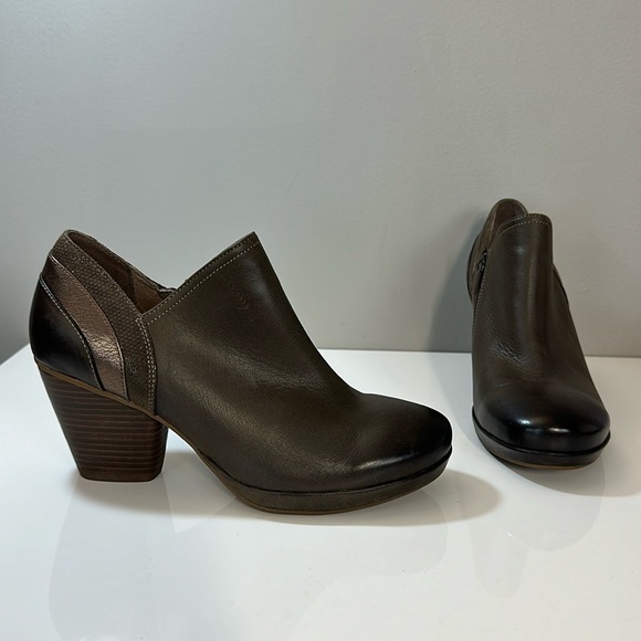 Dansko Marcia Brown Leather Ankle Booties Size 40(9.5-10) - Picture 1 of 15
